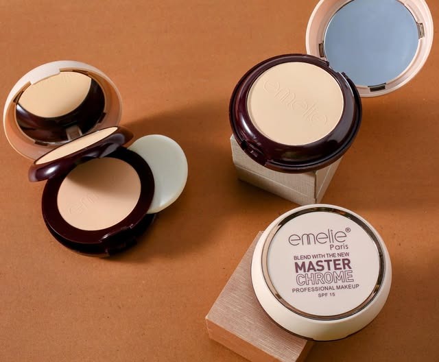Emelie Paris Master Chrome Compact Powder SPF 15 | Long Lasting Oil Control Face Powder with Sun Protection